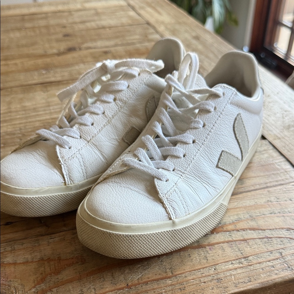 Veja Women's Cream Sneakers